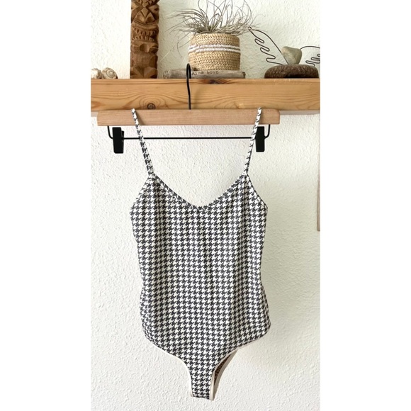 ACACIA Waikiki one piece in Houndstooth - Picture 7 of 8